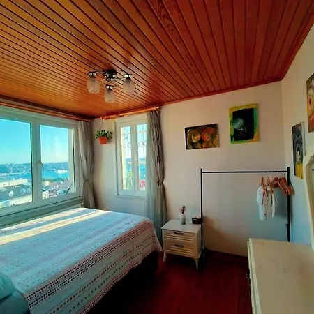 Golden Horse Apartment *